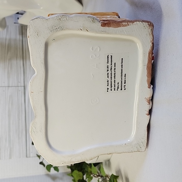 Vintage Mars M&Ms Candy Fireplace Christmas Planter - Picture 8 of 9